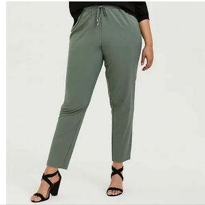 Torrid Olive Green Crepe Paperbag Waist Tapered Leg Pants Size 3 X